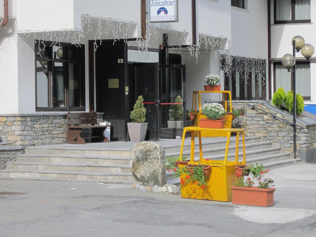 Hotel De La Telecabine Courmayeur Exterior photo